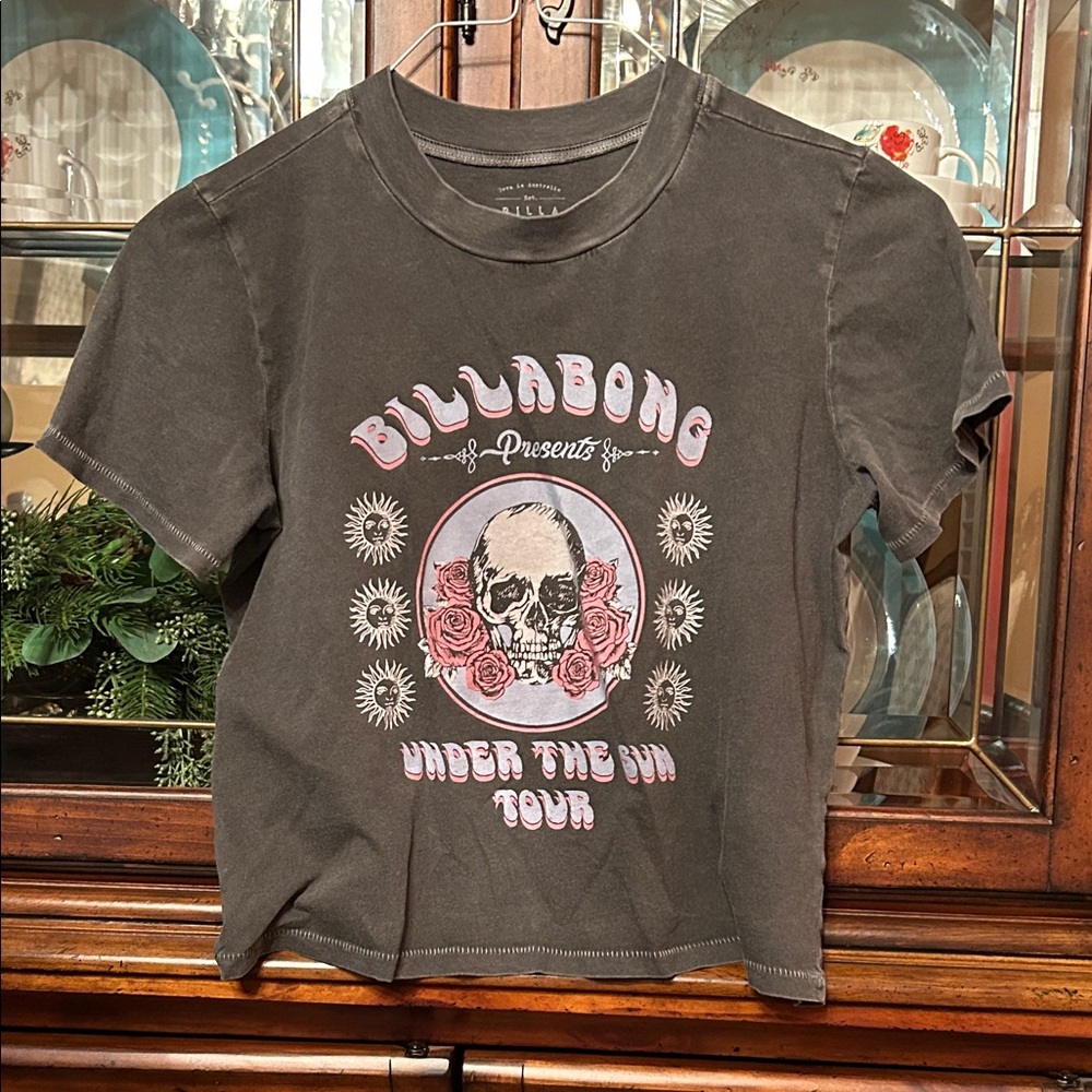 Billabong Charcoal Tee with Pink and White Skull Roses Graphic